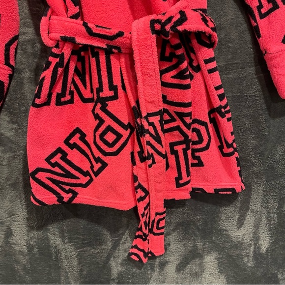 Victoria’s Secret Pink Logo Print Robe Women Medium Sleep Lounge Wear Pink Black - Picture 2 of 13